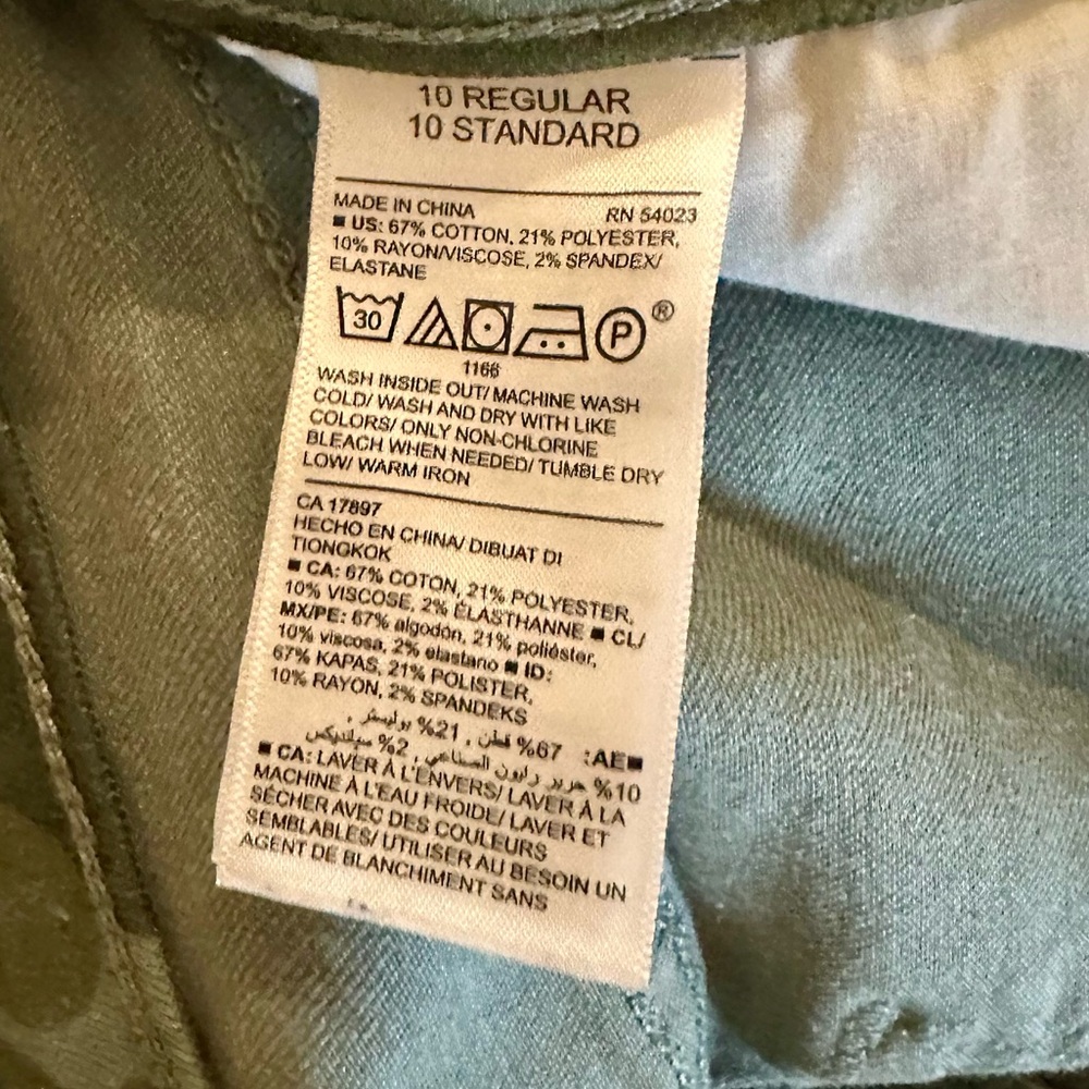 Old Navy - Camo Rockstar Jeans with Raw Hem - Brand New Condition! - Picture 6 of 7